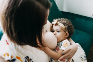 5 Helpful Breastfeeding Tips for New Moms! A Lactation Consultant’s Advice